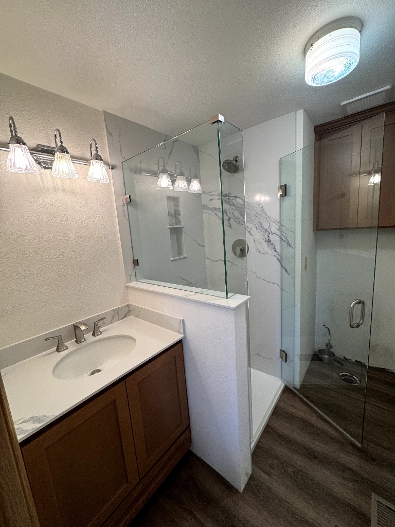 Single Panel Quartz Showers